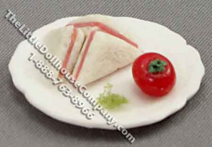 (image for) Miniature Triangle Sandwiches on a Plate for Dollhouses