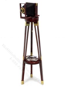 (image for) Miniature Daggeureotype Camera with Tripod Shelf