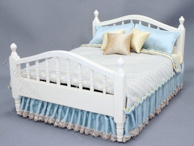 (image for) Miniature White Bed Dressed in Silk Checked Beadspread