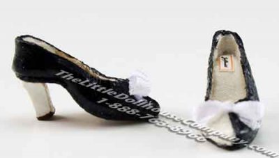 (image for) Miniature Leather Ladies Shoes by Judith Blondell for Dollhouses