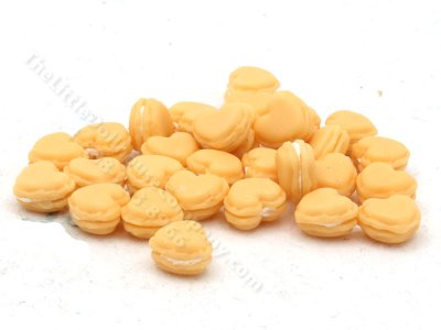 (image for) Miniature Orange Heart Macaron