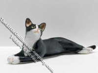 (image for) Dollhouse Scale Model Black & White Cat Laying Out