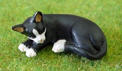 (image for) Dollhouse Scale Model Black Cat with White Socks