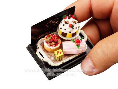 (image for) Miniature Tray with Different Cakes for Dollhouses