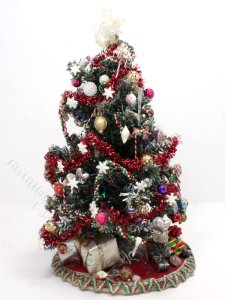 (image for) Miniature Decorated Christmas Tree for Dollhouses
