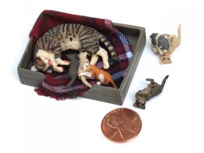 (image for) Dollhouse Scale Calico Cat with Kittens