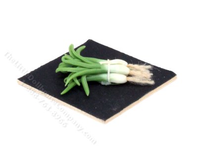 (image for) Miniature Green Onions by Charlotte Willmott of Mouse House