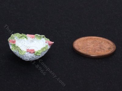 (image for) Miniature Heart-Shaped White Wicker Bowl for Dollhouses