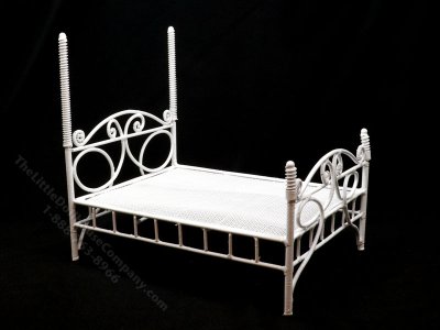 (image for) Miniature White Wire Bed for Dollhouses