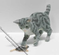 (image for) Dollhouse Scale Model Gray Cat Catching Mouse