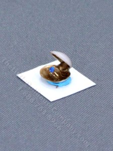 (image for) Miniature Diamond Ring & Seashell Case by Cheryl Warder