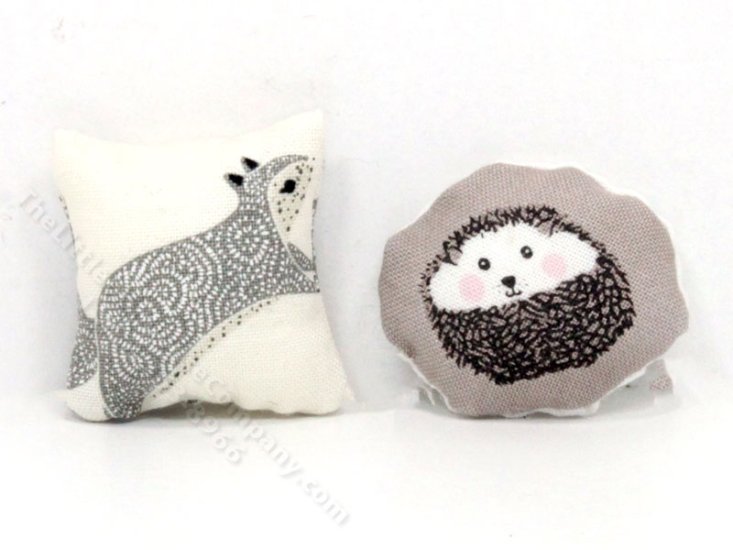 (image for) Miniature Pair of Animal Pillows for Dollhouses