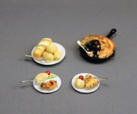(image for) Dollhouse Scale Model Chicken Pie Set