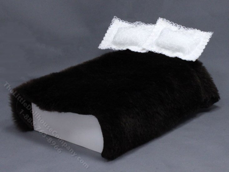 (image for) Miniature Fur Bedding for Dollhouses