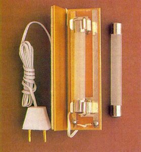 (image for) Dollhouse Miniature Strip Light with 1 Spare Bulb, 2" Long 12v
