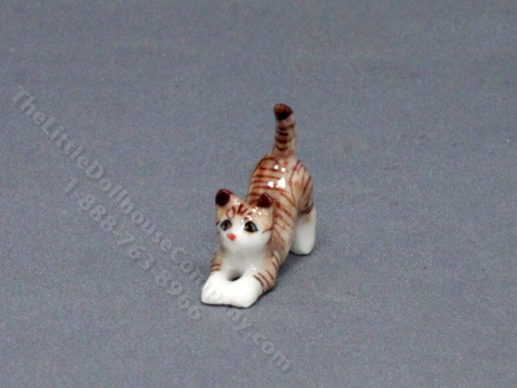(image for) Miniature Stretching Brown Cat Statuette for Dollhouses