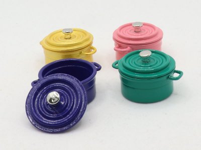 (image for) Miniature Round Dutch Oven with Removable Lid for Dollhouses