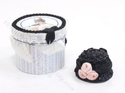 (image for) Miniature Striped Hat Box and Hat for Dollhouses