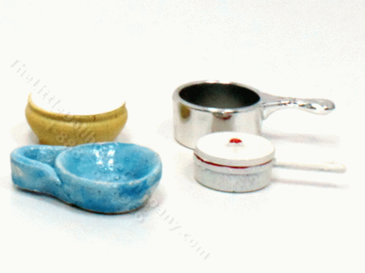 (image for) Miniature Set of Vintage Dollhouse Kitchen Accessories