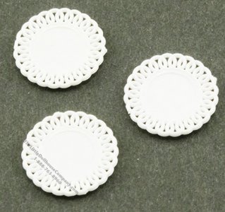 (image for) Miniature White Lace-Edged Plates For Dollhouses