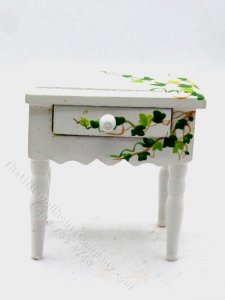 (image for) Miniature Ivy End Table for Dollhouses