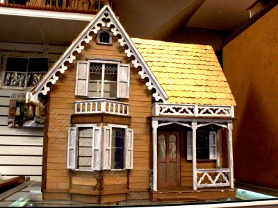 (image for) Greenleaf 8013, Westville Dollhouse Assembled, Floor Model