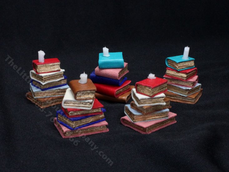(image for) Miniature Pile of Old Books and Candle (1pc)