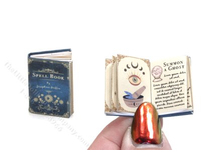 (image for) Miniature Book: 'Spell Book'
