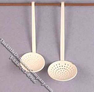 (image for) Miniature White Ladle for Dollhouses (1 per pack)
