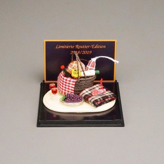 (image for) Miniature Picnic Basket with Drinks
