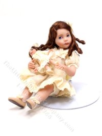 (image for) Miniature Little Girl with Dolly