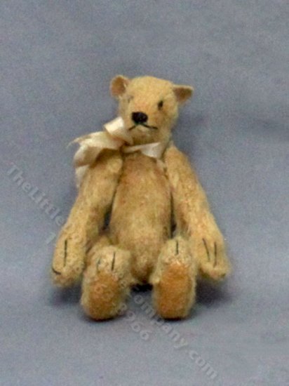 (image for) Miniature Blonde Stuffed Bear by Betty Miniaturen