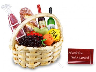 (image for) Miniature Picnic Hamper for Dollhouses