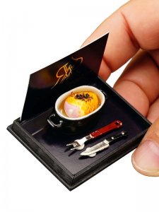 (image for) Miniature Roast in Casserole with Carving Set for Dollhouses