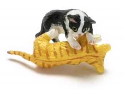 (image for) Miniature Orange and Black/White Playing Kittens