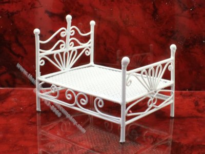 (image for) 1/2" Scale White Wire Bed for Dollhouses