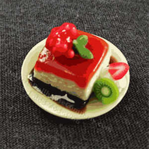 (image for) Miniature Pudding with Cherries and Caramel on a Round Plate