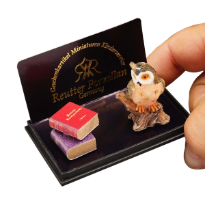 (image for) Miniature Owl with Books for Dollhouses