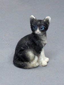 (image for) Miniature Sitting Black and White Cat for Dollhouses