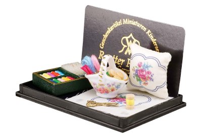(image for) Miniature Needlepoint Set with Yarn