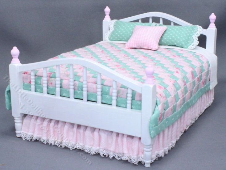 (image for) Miniature White Bed Dressed in Green and Pink Quilt