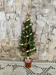 (image for) Miniature Christmas Tree in pink by Diana Wegner