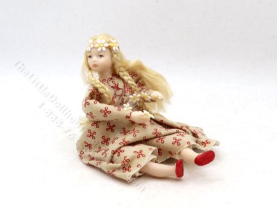 (image for) Miniature Sitting Daisy Flower Girl