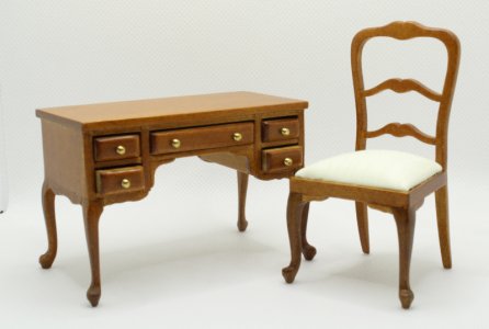 (image for) Miniature "I Love Lucy" Desk & Chair Set