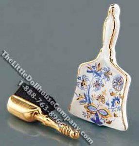 (image for) Miniature Brush and Dust Pan Set, Blue Onion Pattern