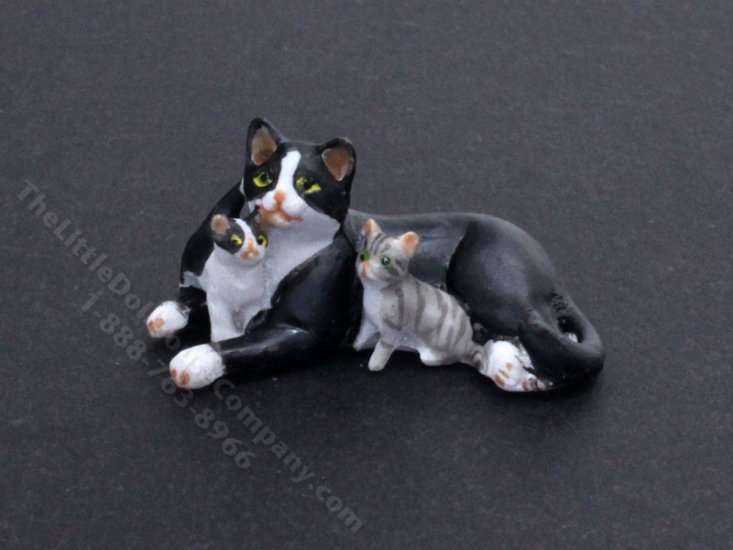 (image for) Miniature Black Mother Cat and Kittens for Dollhouses