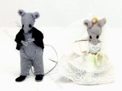 (image for) Miniature Mouse Bride and Groom for Dollhouses