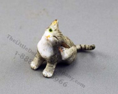 (image for) Dollhouse Scale Model Scratching Cat