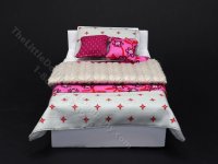 (image for) Miniature Pink and Beige Bedding for Dollhouses