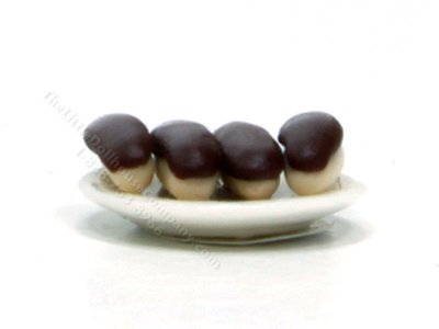 (image for) 1/2 Scale Miniature 4 Éclairs on Plate by Charlotte Willmott
